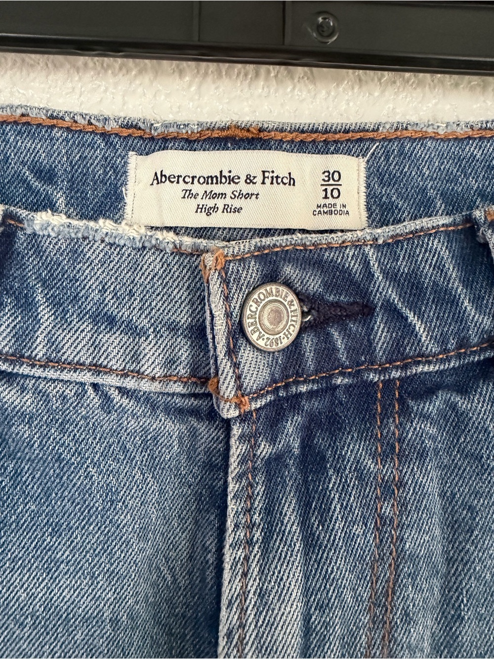 Abercrombie Curve Love The Mom Short High Rise Distressed Denim Shorts Size 30 - Picture 4 of 8
